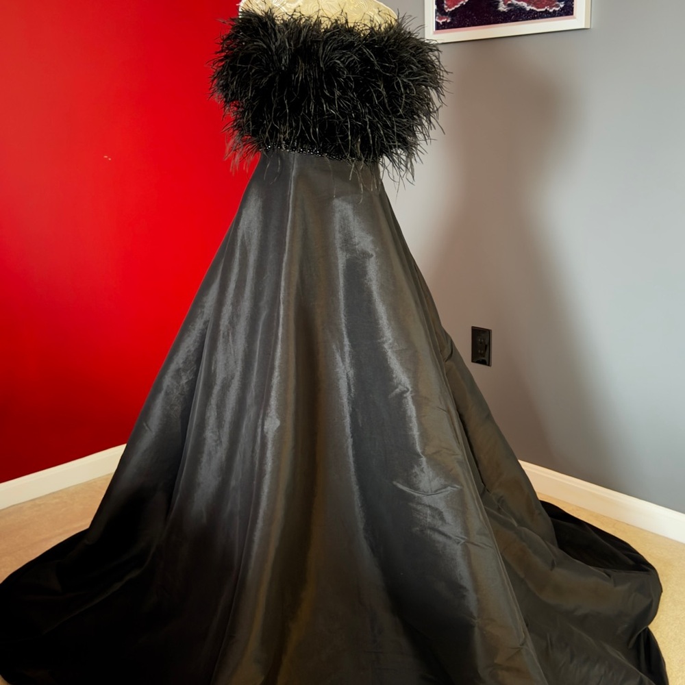 Elegant Black Strapless Dress with Feather Detail